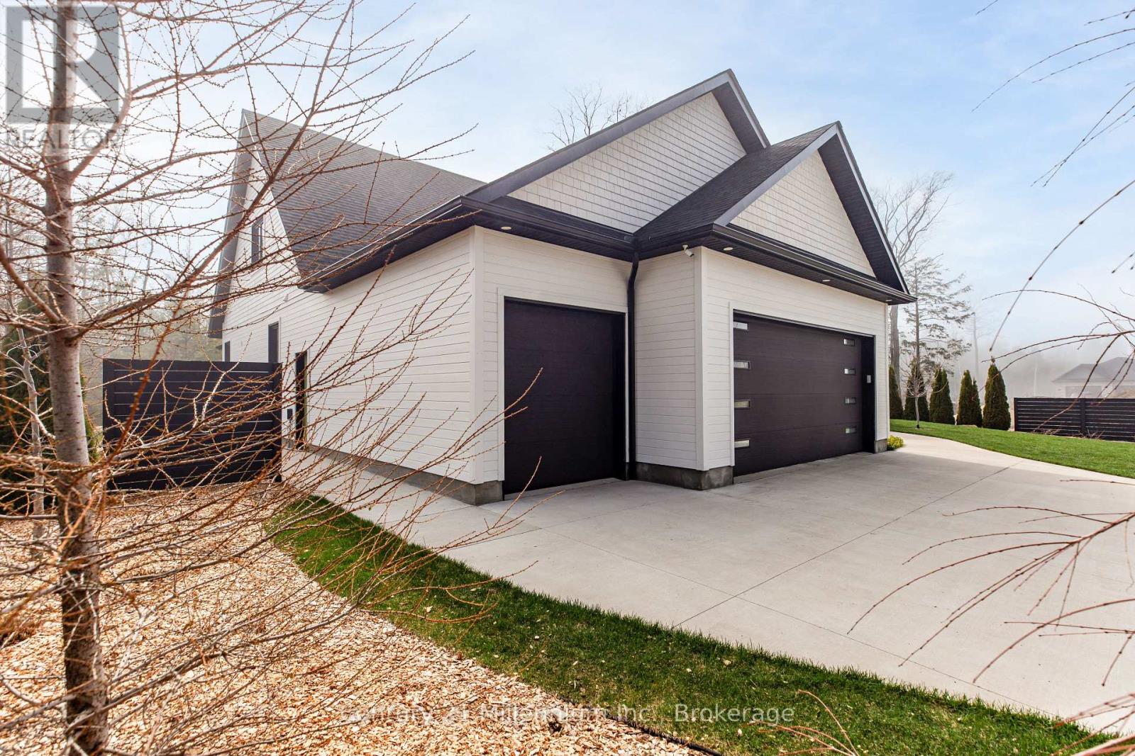 8 SUNSET PLACE