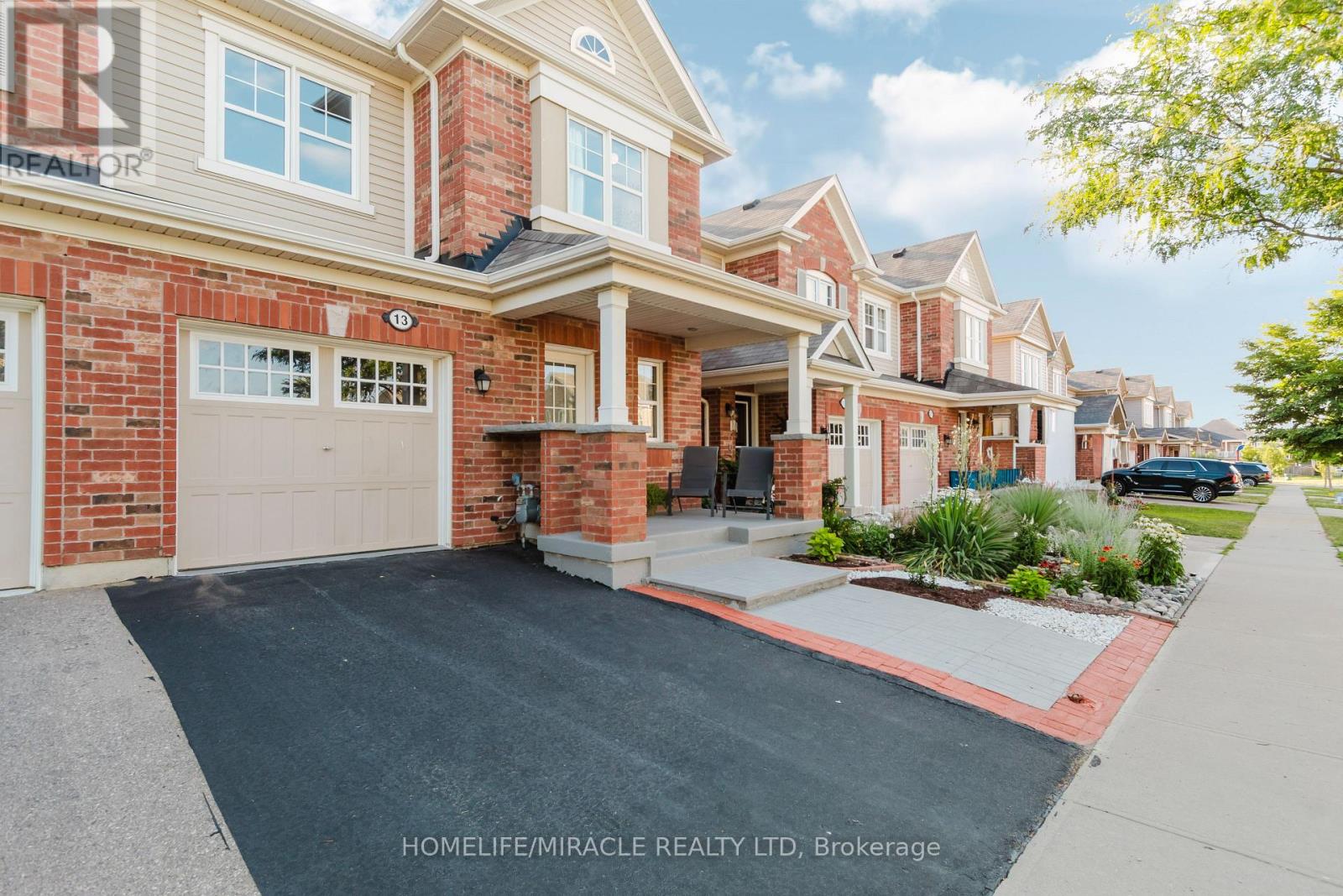 13 ARBOURVIEW CRESCENT