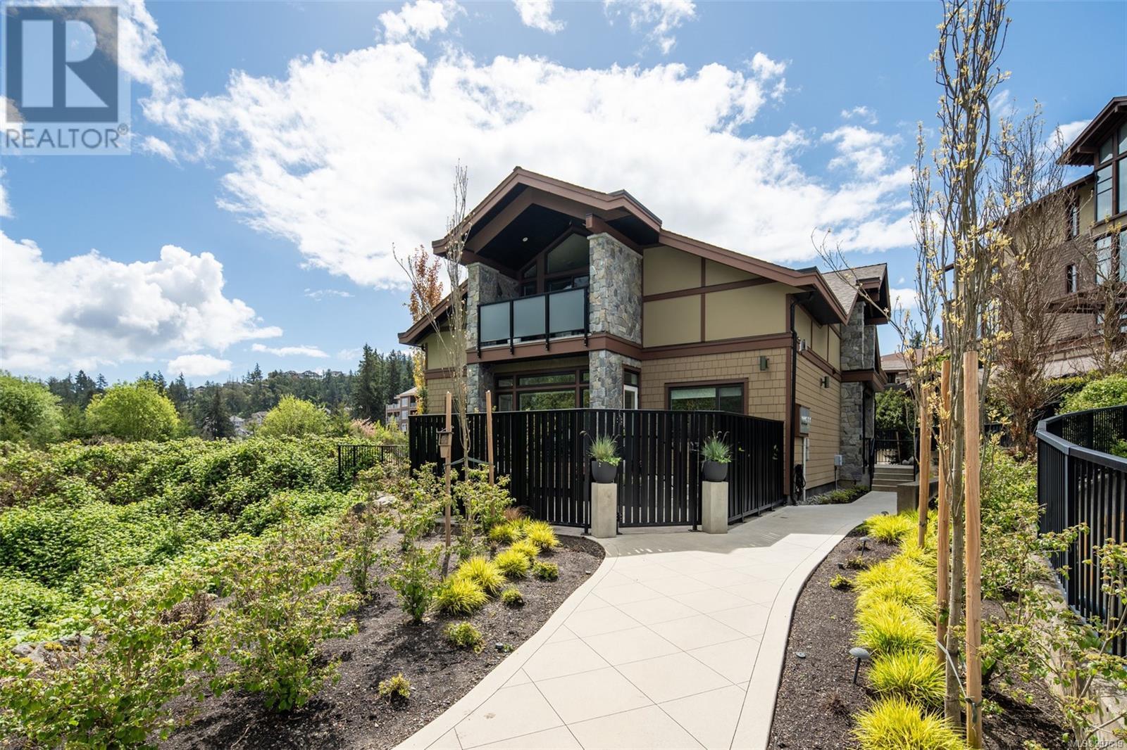 201 2045 Country Club Way