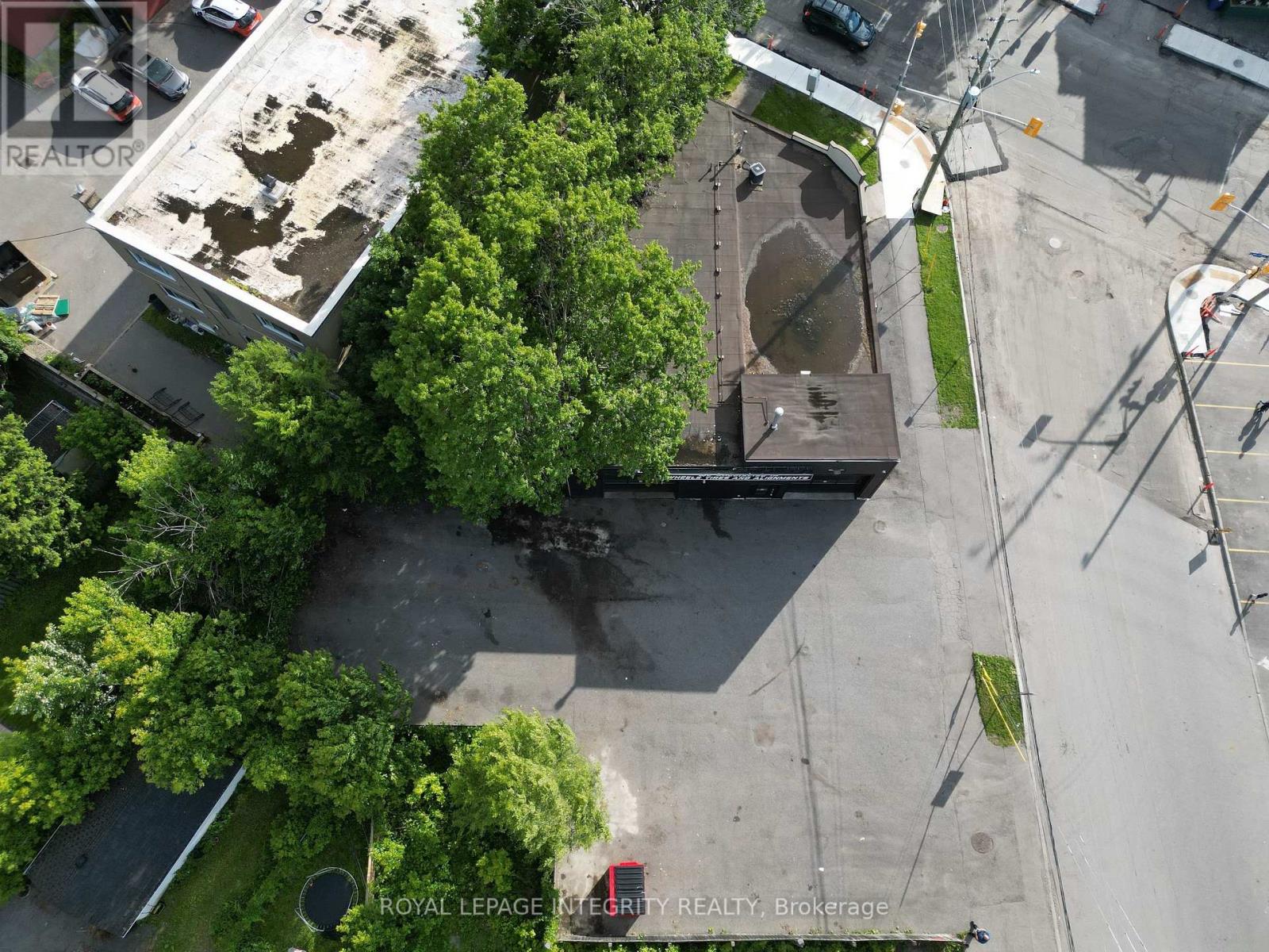 1049 MERIVALE ROAD