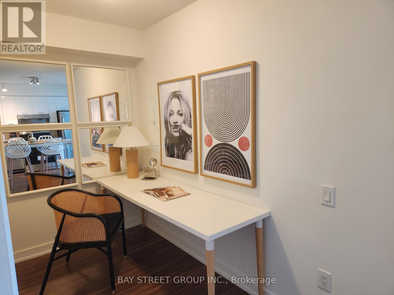 512 - 29 SINGER COURT