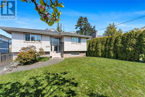 1576 Prairie St Saanich BC V8N2L3