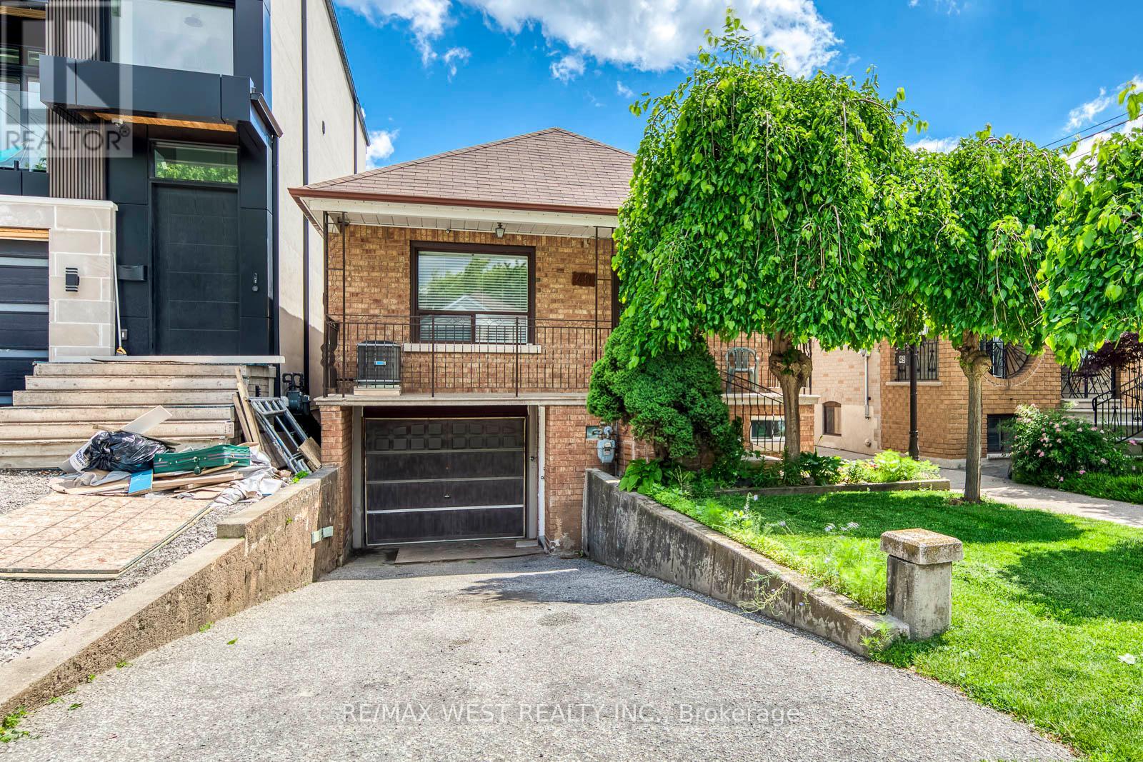 Photo 1 of 49 — 49 MONTCALM AVENUE, Toronto (Briar Hill-Belgravia), ON M6E4N8