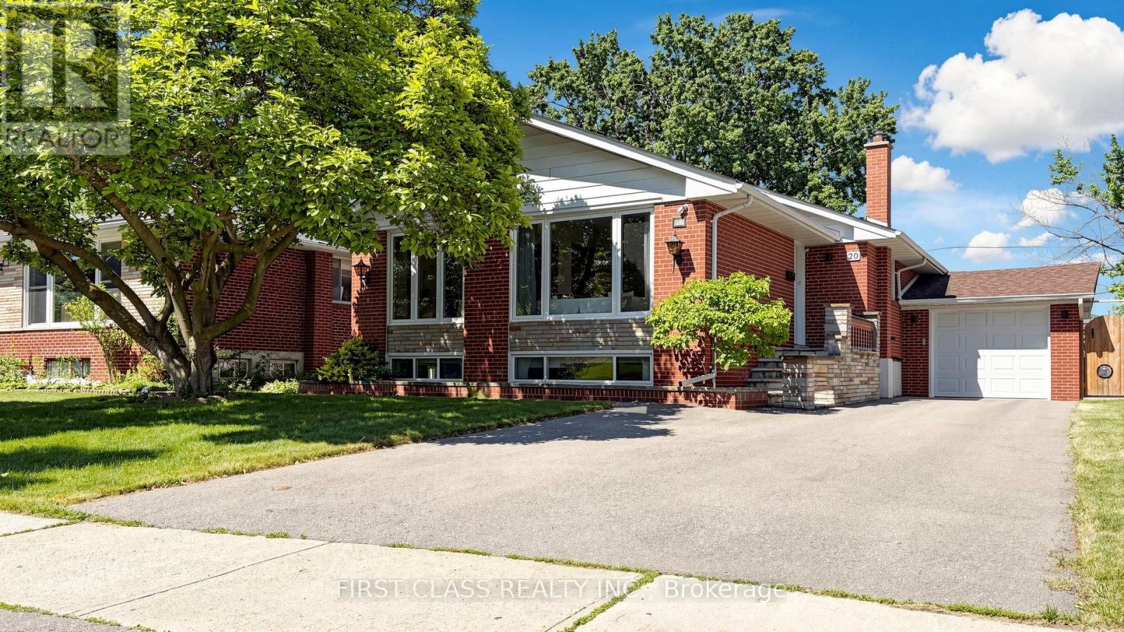 Photo 1 of 50 — 20 BRAMPTON ROAD, Toronto (Willowridge-Martingrove-Richview), ON M9R3J1