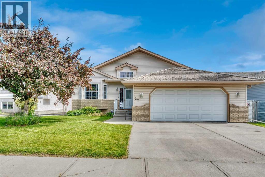 27 Strathmore Lakes Way