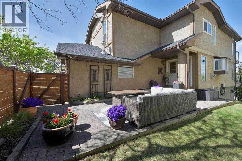 44 Coach Manor Rise SW