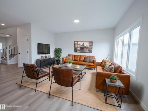 6957 176A AV NW Edmonton AB T5Z0W8