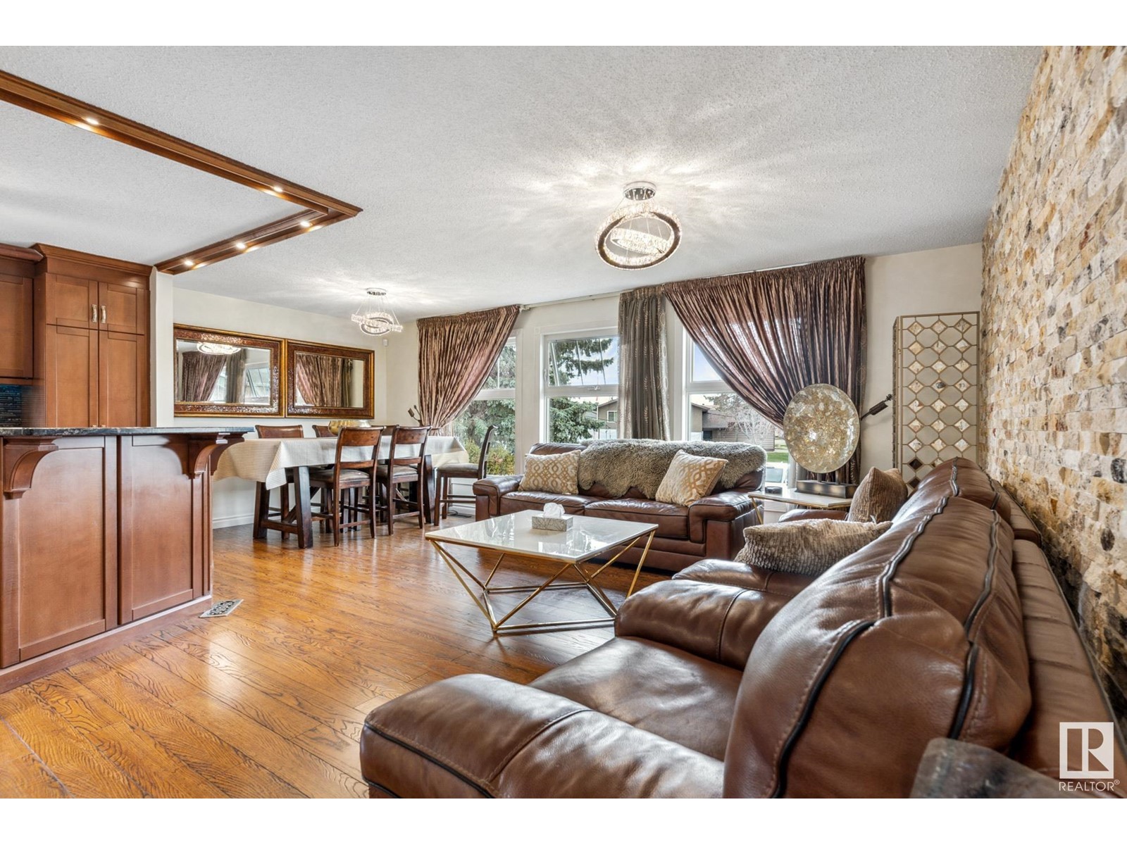 285 WARWICK RD NW