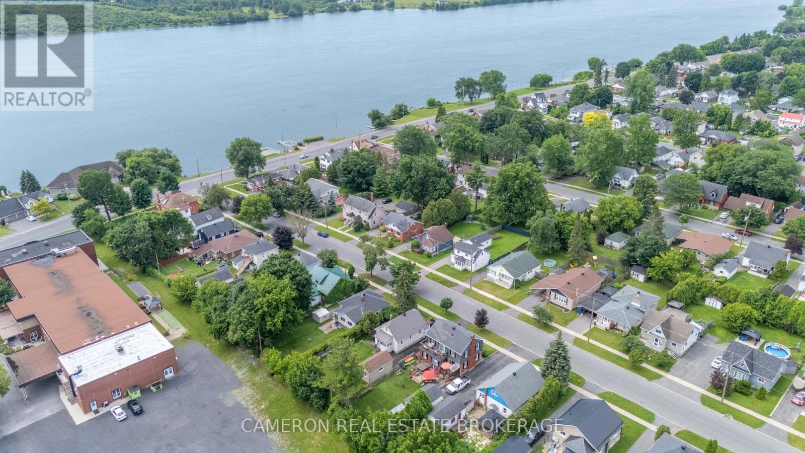 11 DUNBAR AVENUE