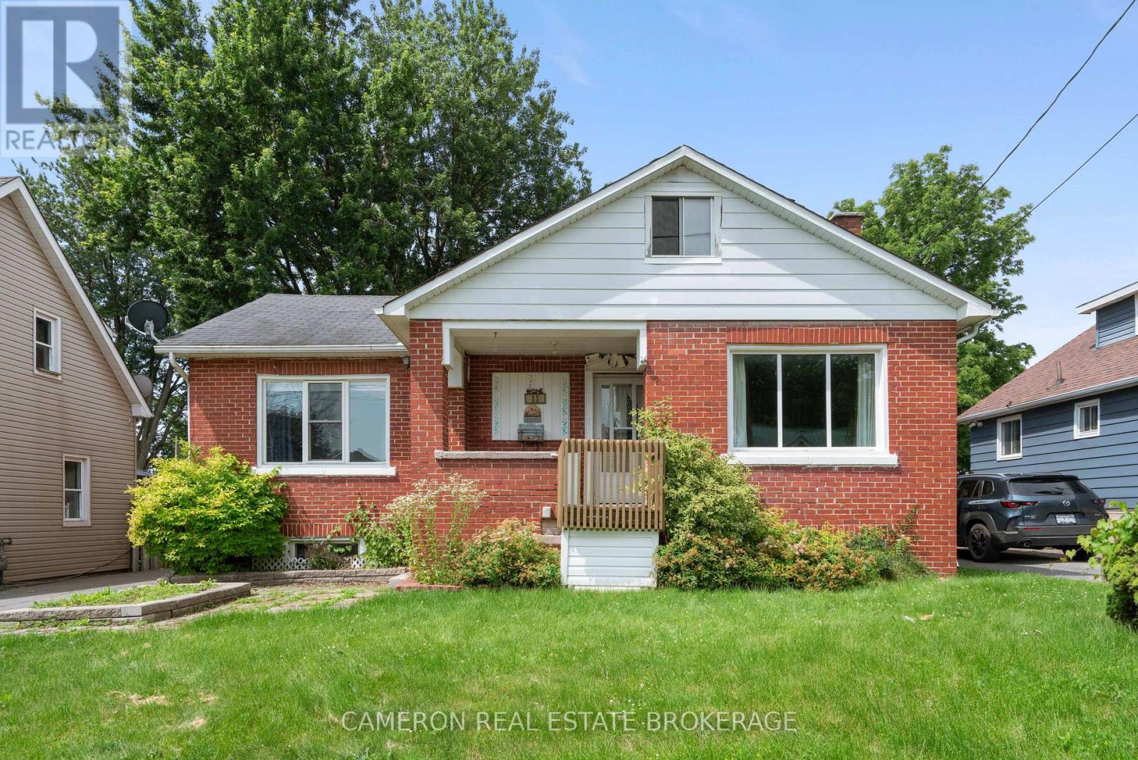 11 DUNBAR AVENUE