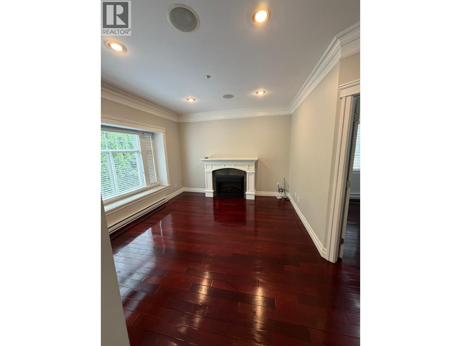 4585 COMMERCIAL STREET