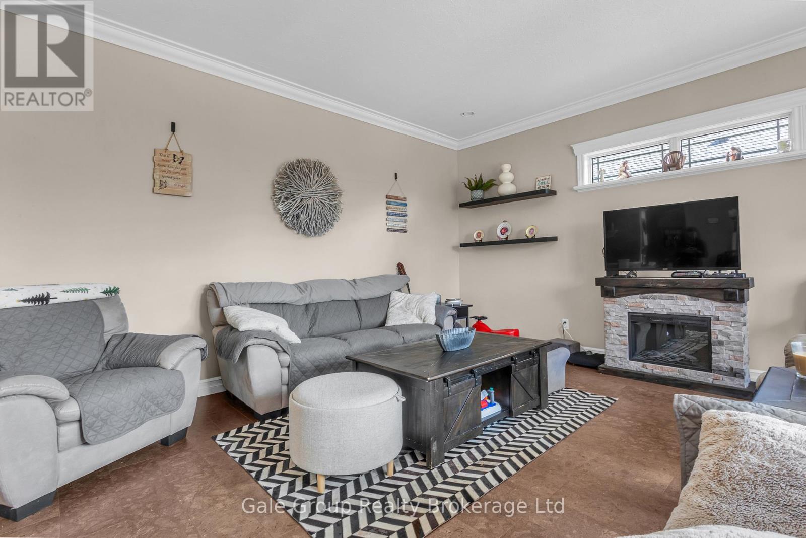 26 WOODLAND CRESCENT