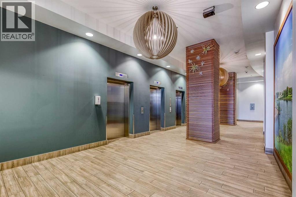 909, 325 3 Street SE