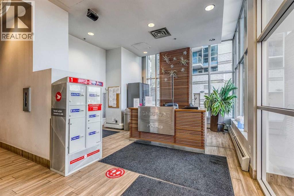 909, 325 3 Street SE