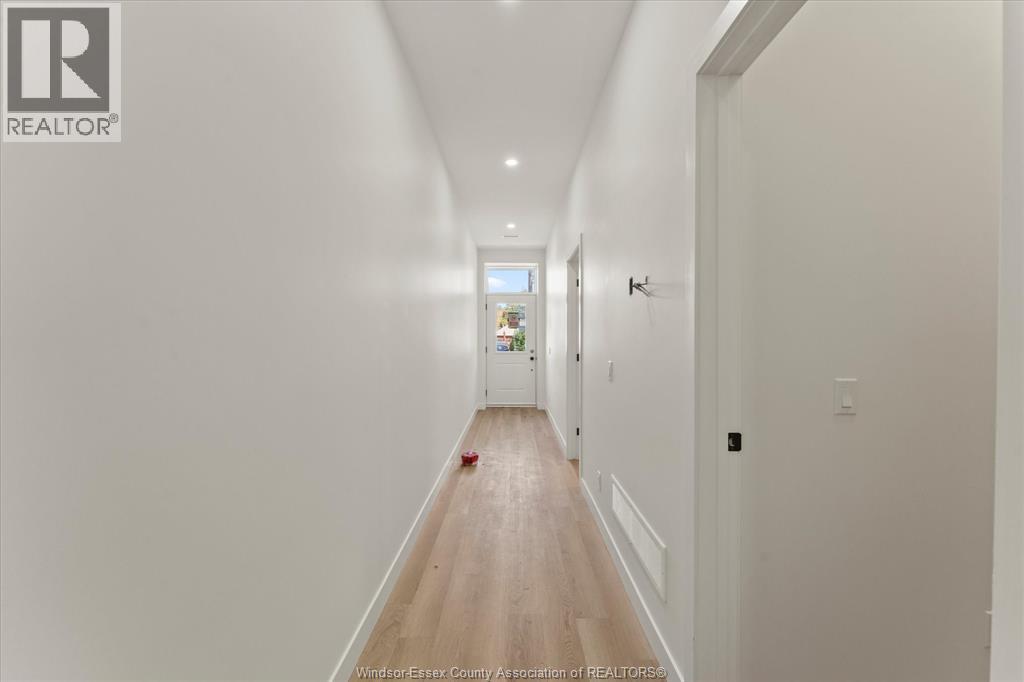 2275 WELLESLEY AVENUE