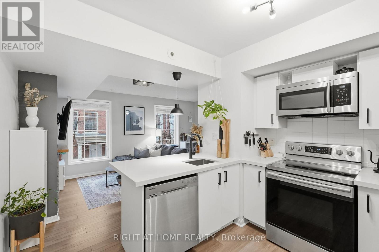 916 - 5 EVERSON DRIVE