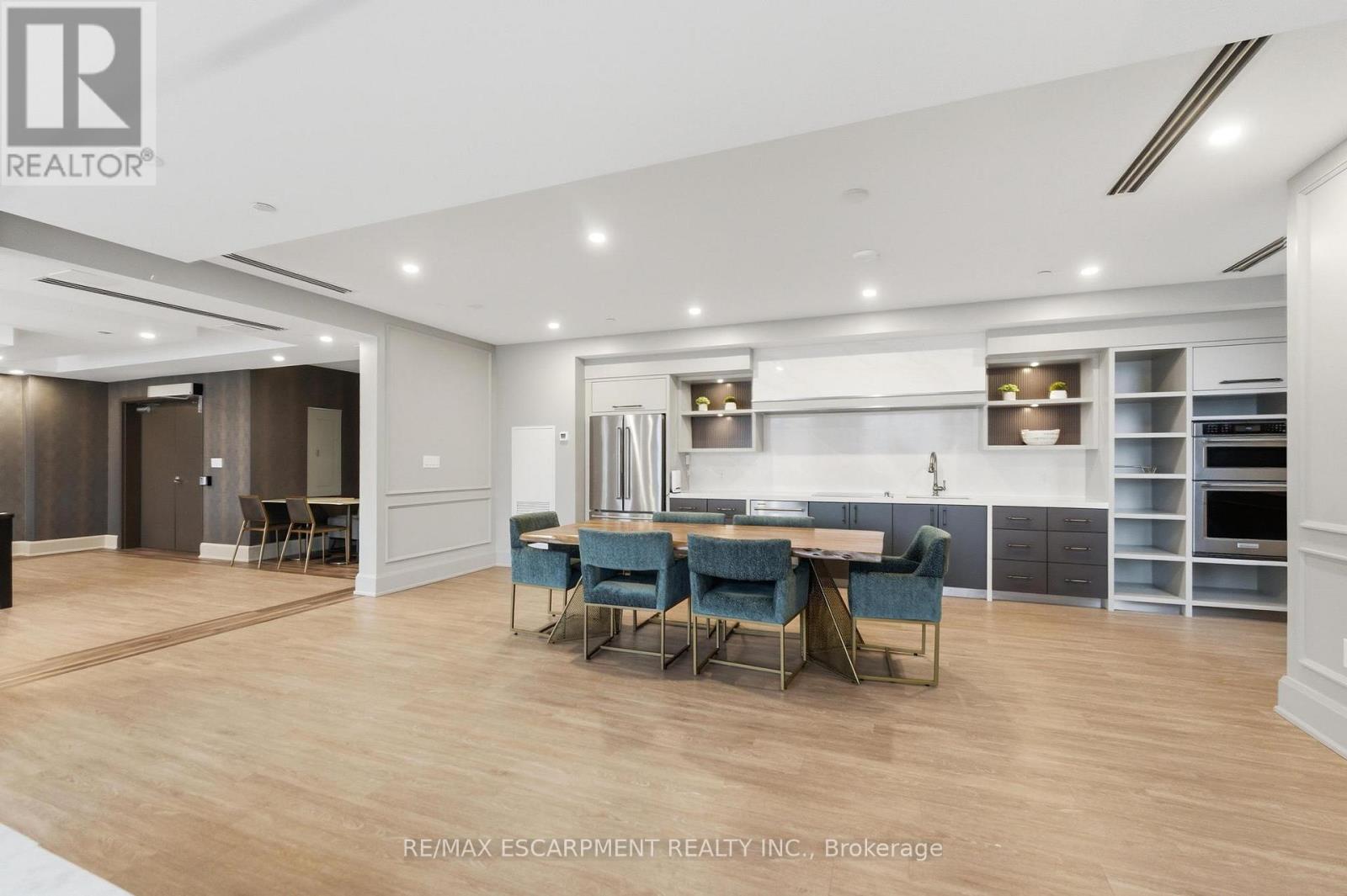 1112 - 460 DUNDAS STREET E