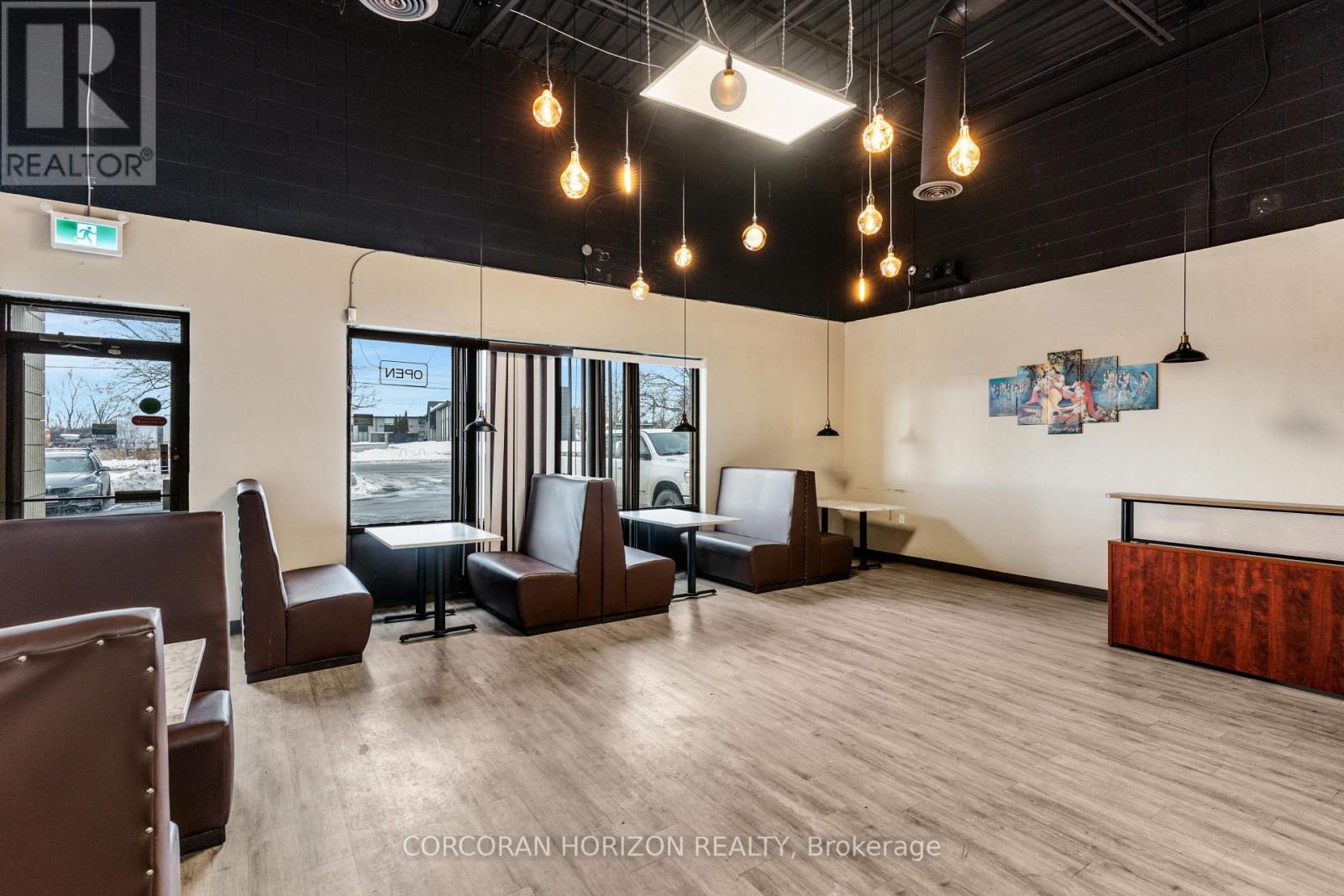 7 - 485 SILVERCREEK PARKWAY N