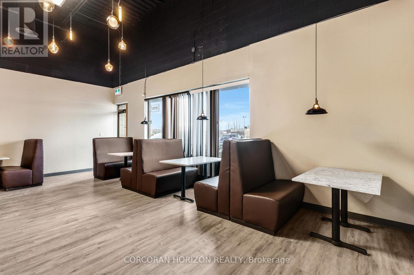 7 - 485 SILVERCREEK PARKWAY N