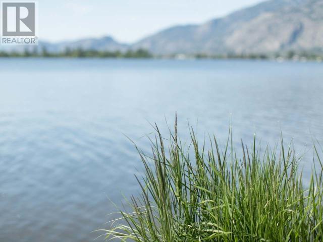 2418 LAKESHORE Drive Unit# 302