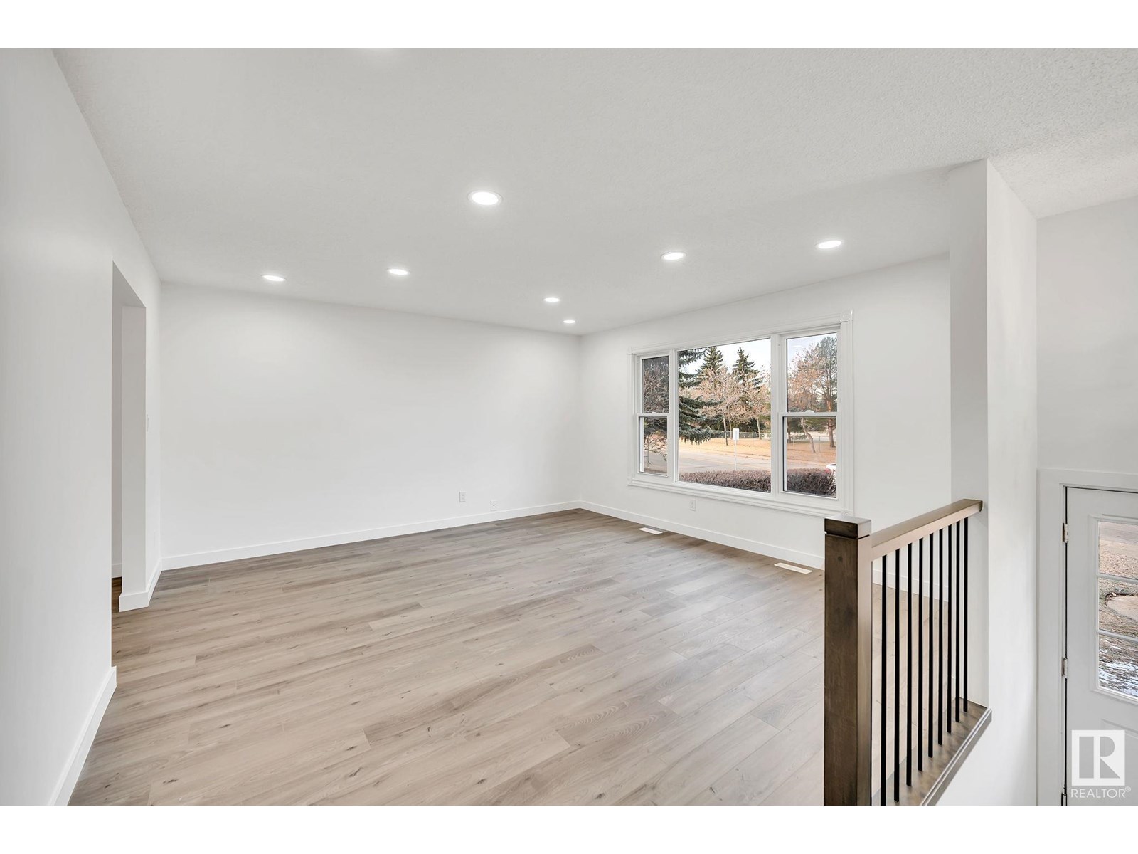 1350 Knottwood Rd E NW NW