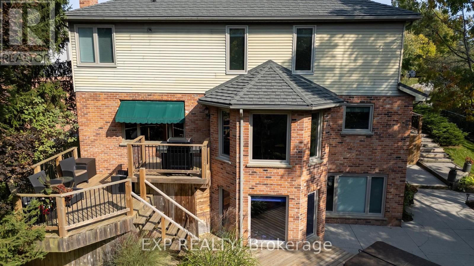 43 GLENRIDGE CRESCENT