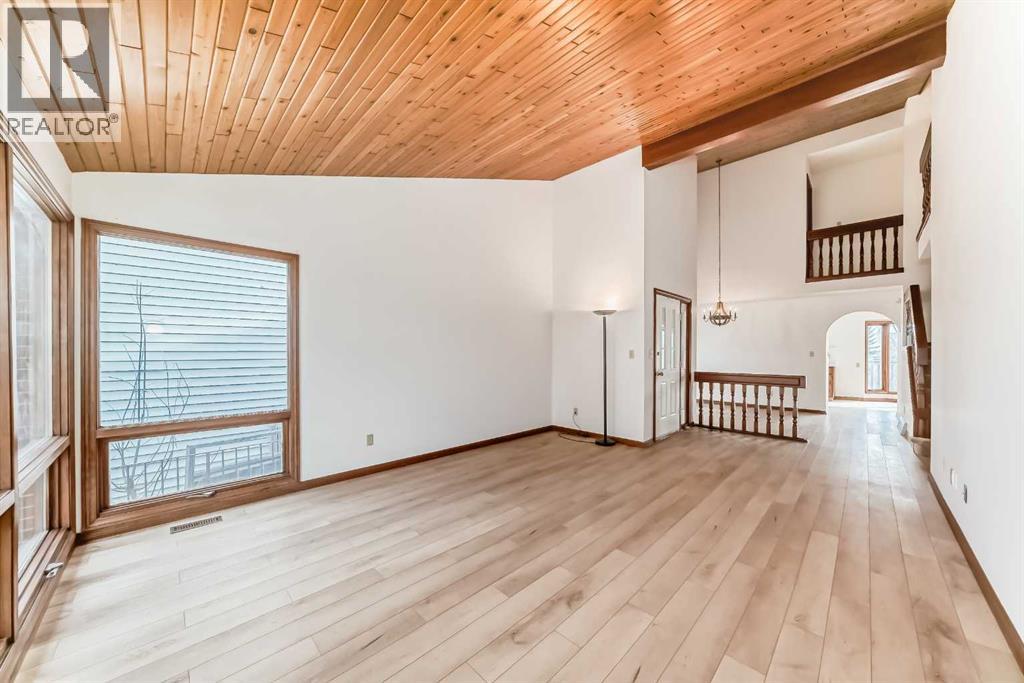 744 Strathcona Drive SW