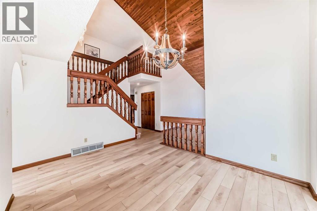 744 Strathcona Drive SW