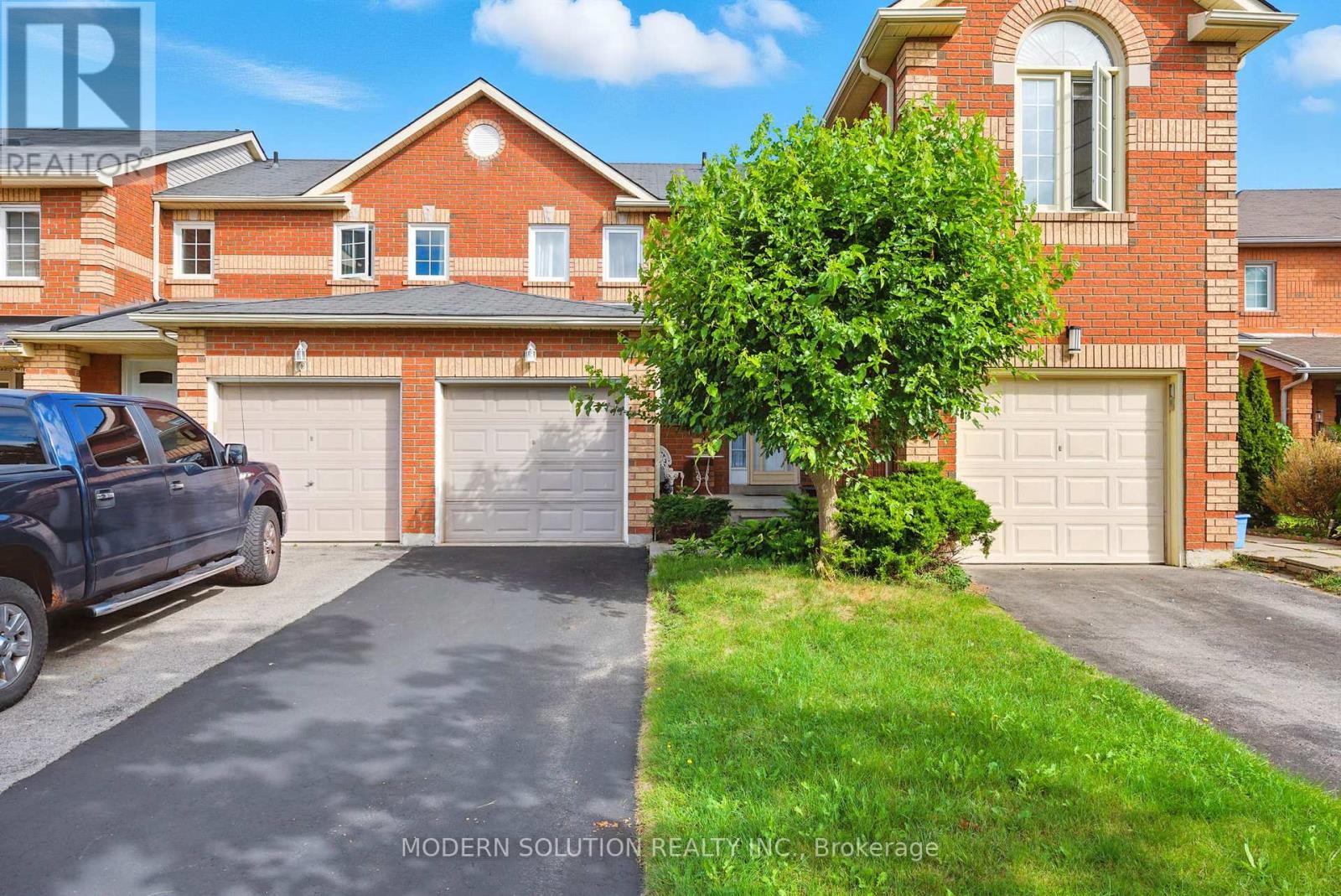 Photo 1 of 39 — 99 CREEKWOOD CRESCENT, Whitby (Rolling Acres), ON L1R2K1