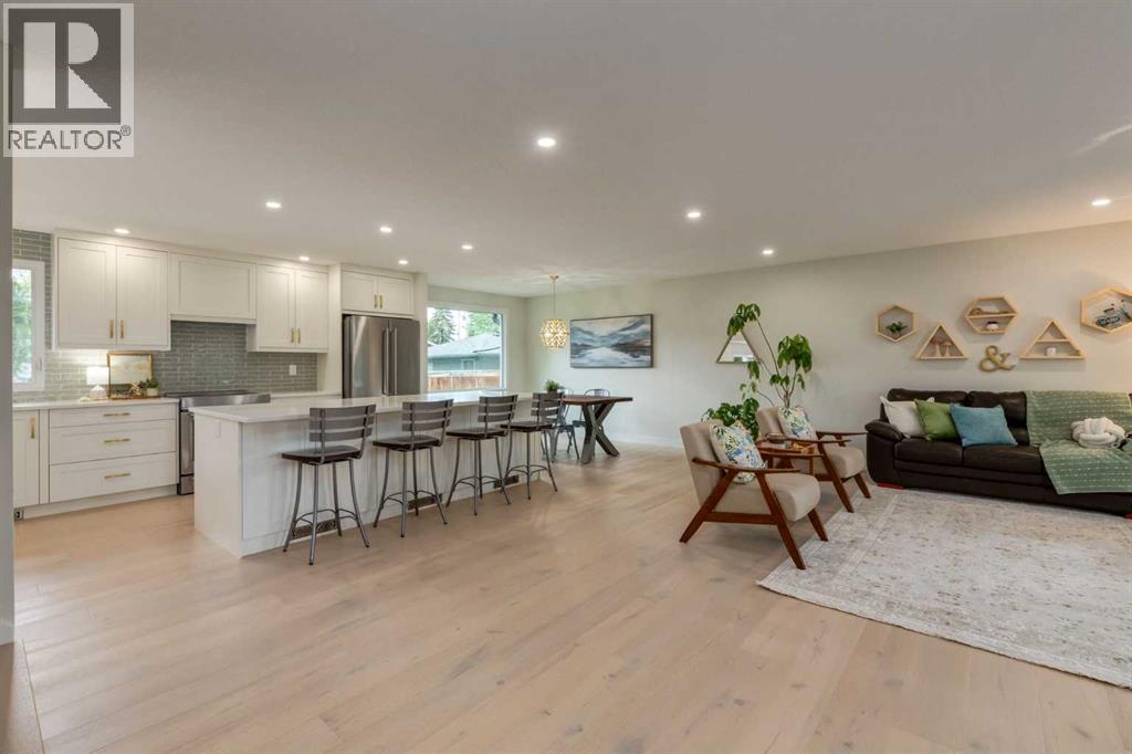 956 Midridge Drive SE