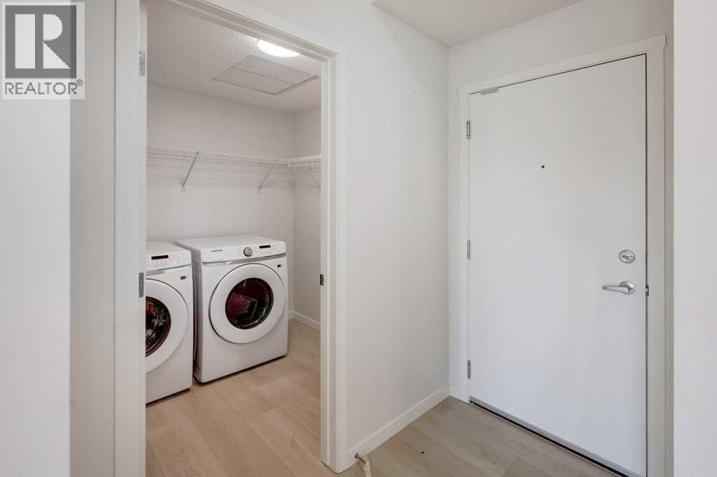 124, 245 Edith Place NW