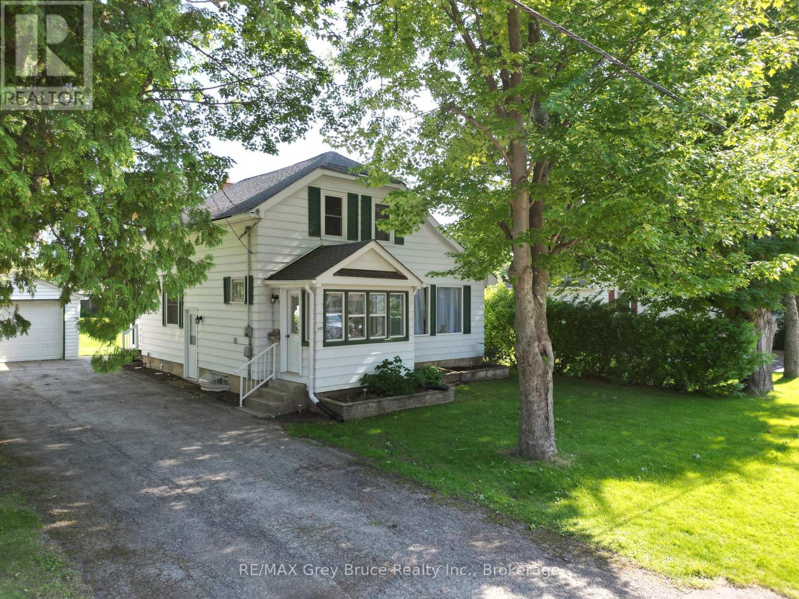 621 11TH STREET W