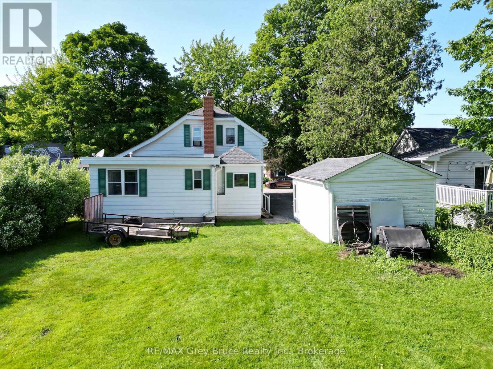 621 11TH STREET W