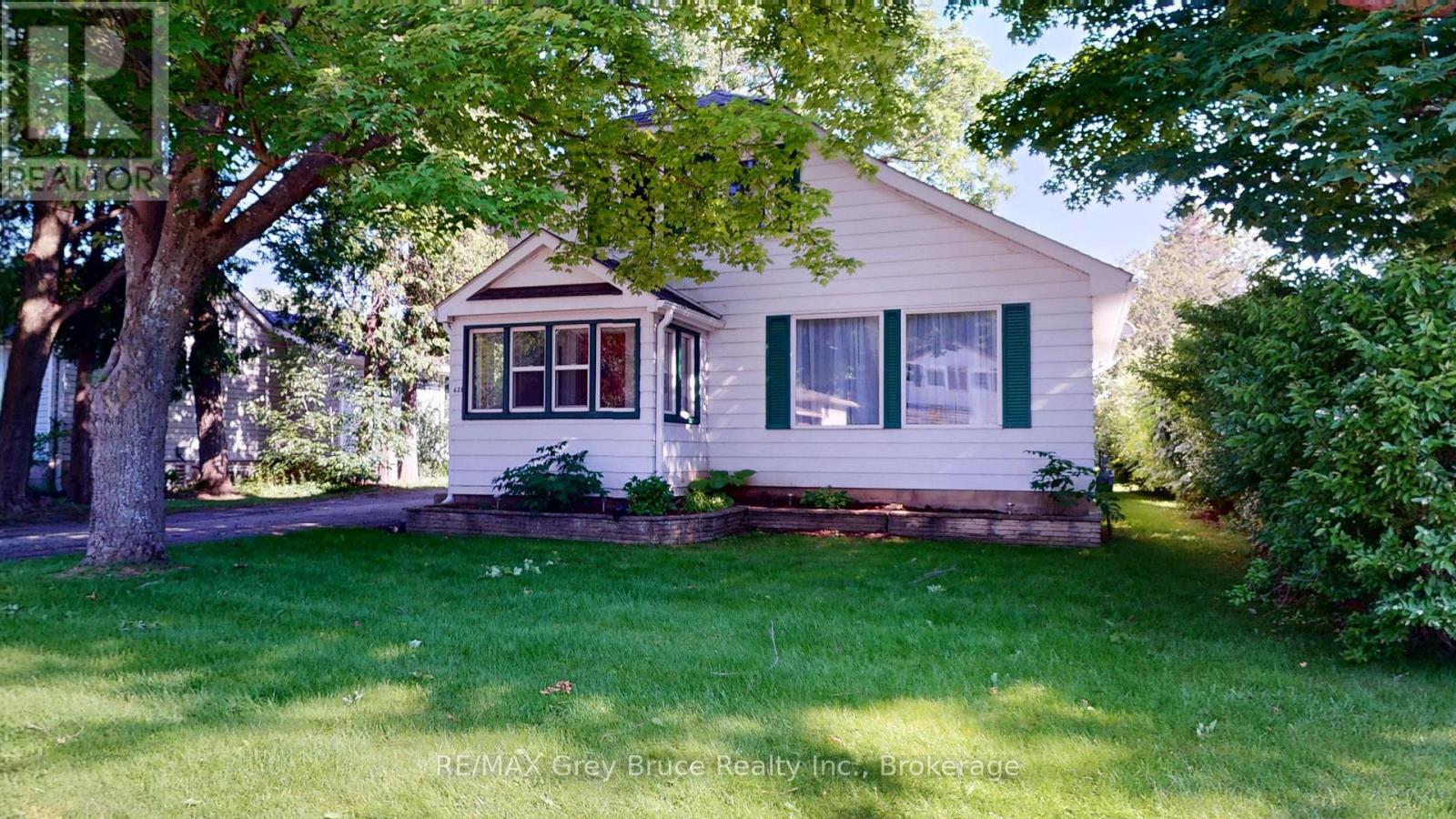 621 11TH STREET W