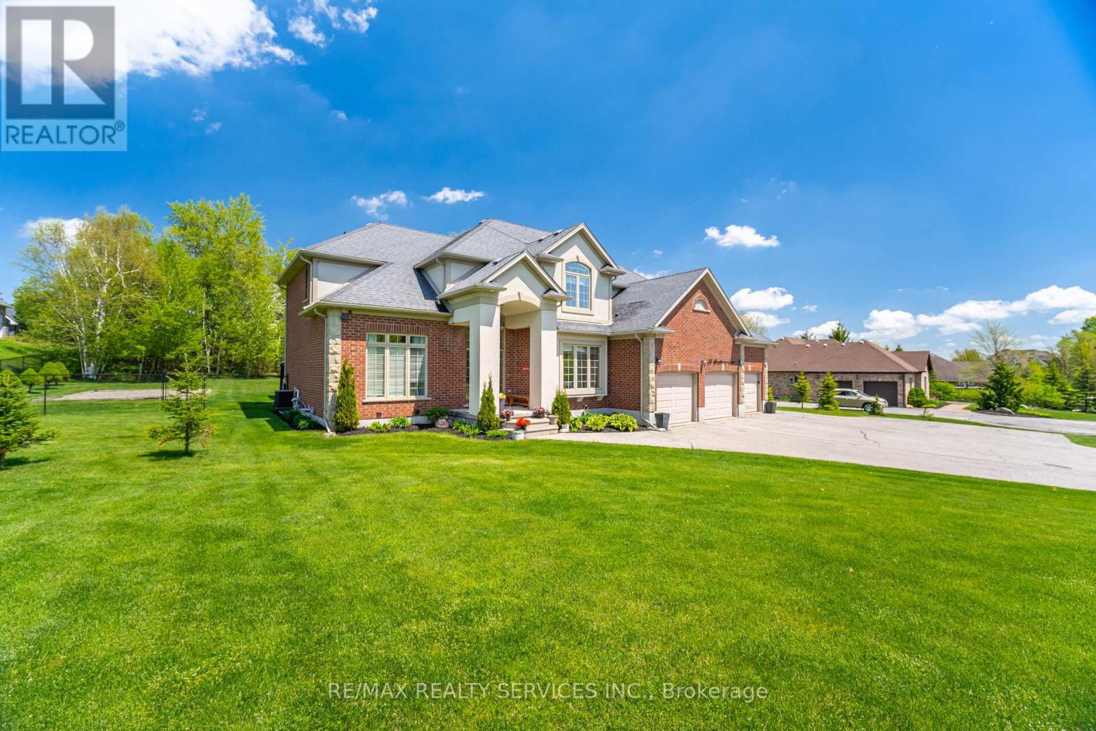 24 BROOKHAVEN CRESCENT