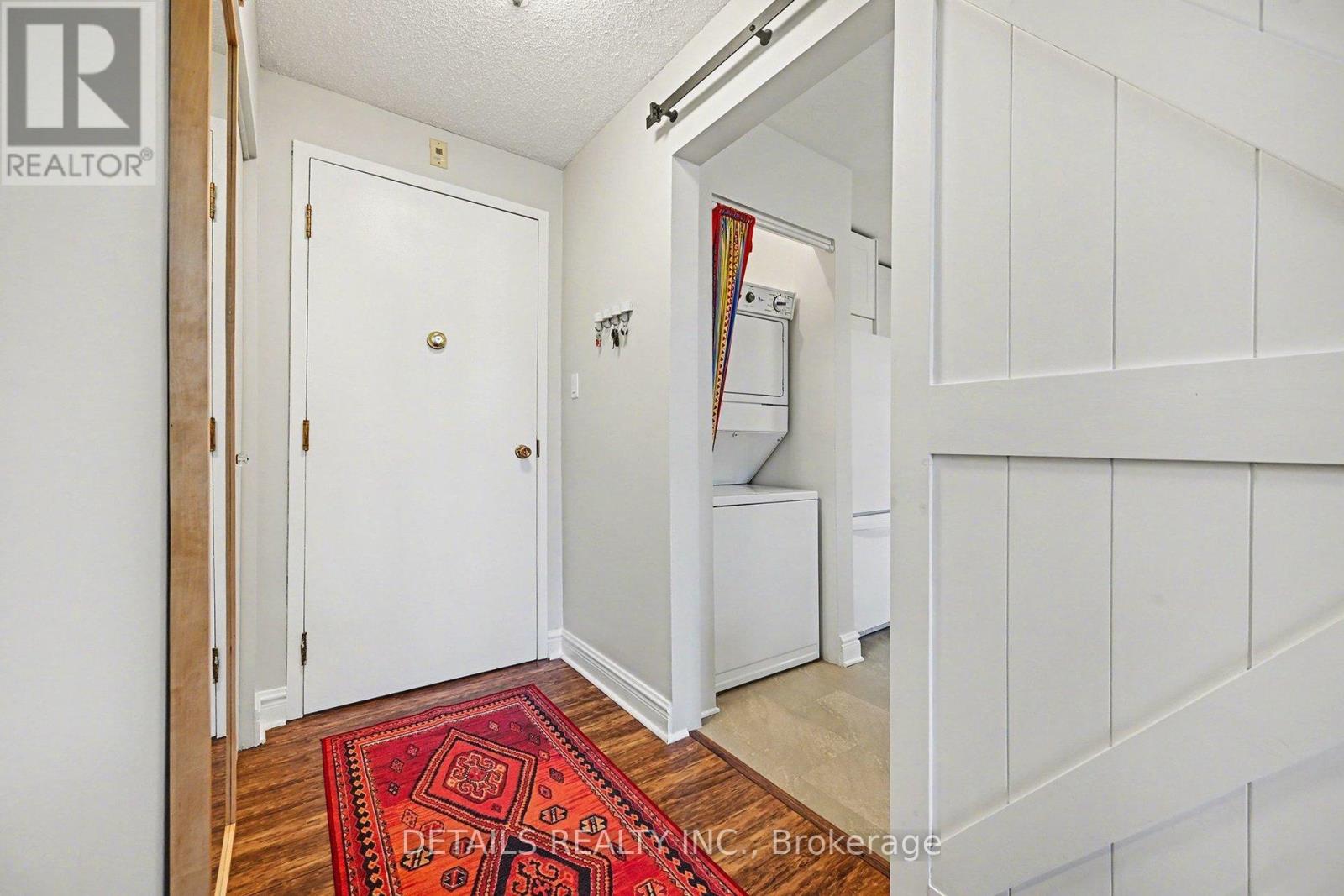 311 - 1 ROSAMOND STREET E