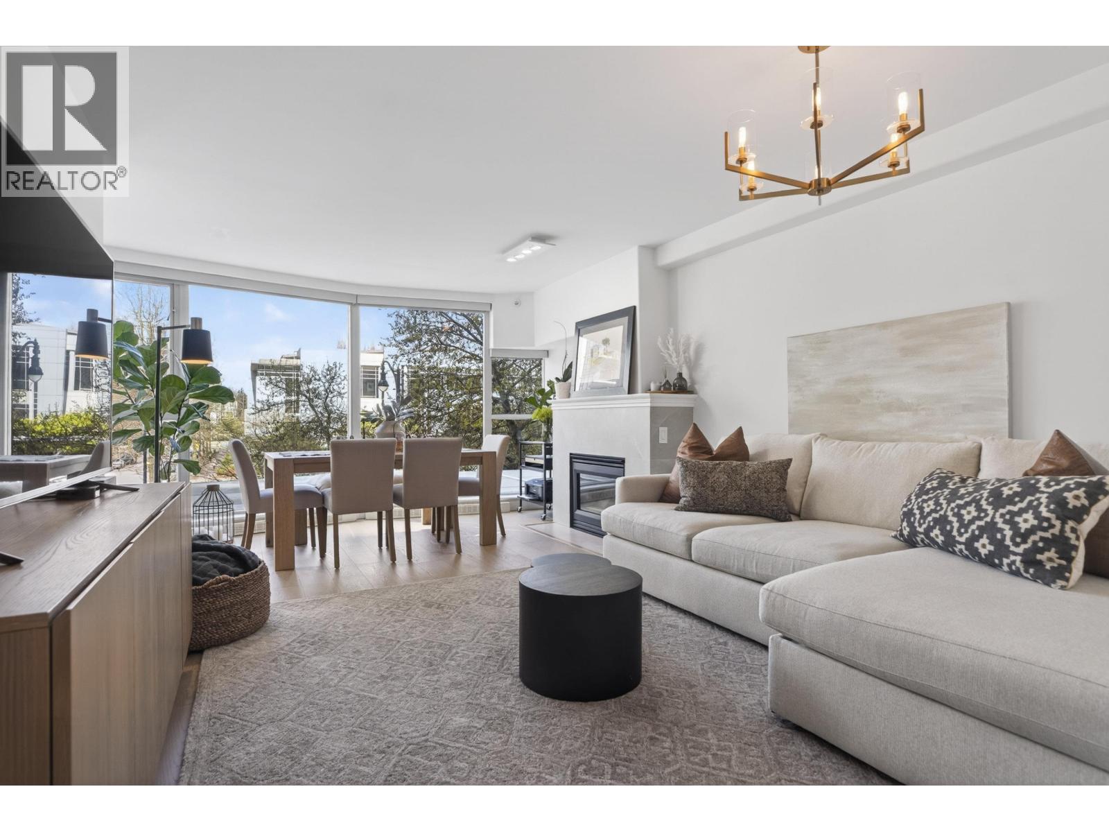 305 560 CARDERO STREET