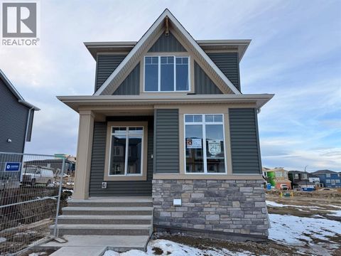 247 Annette Villas NW Calgary AB T3R2K5