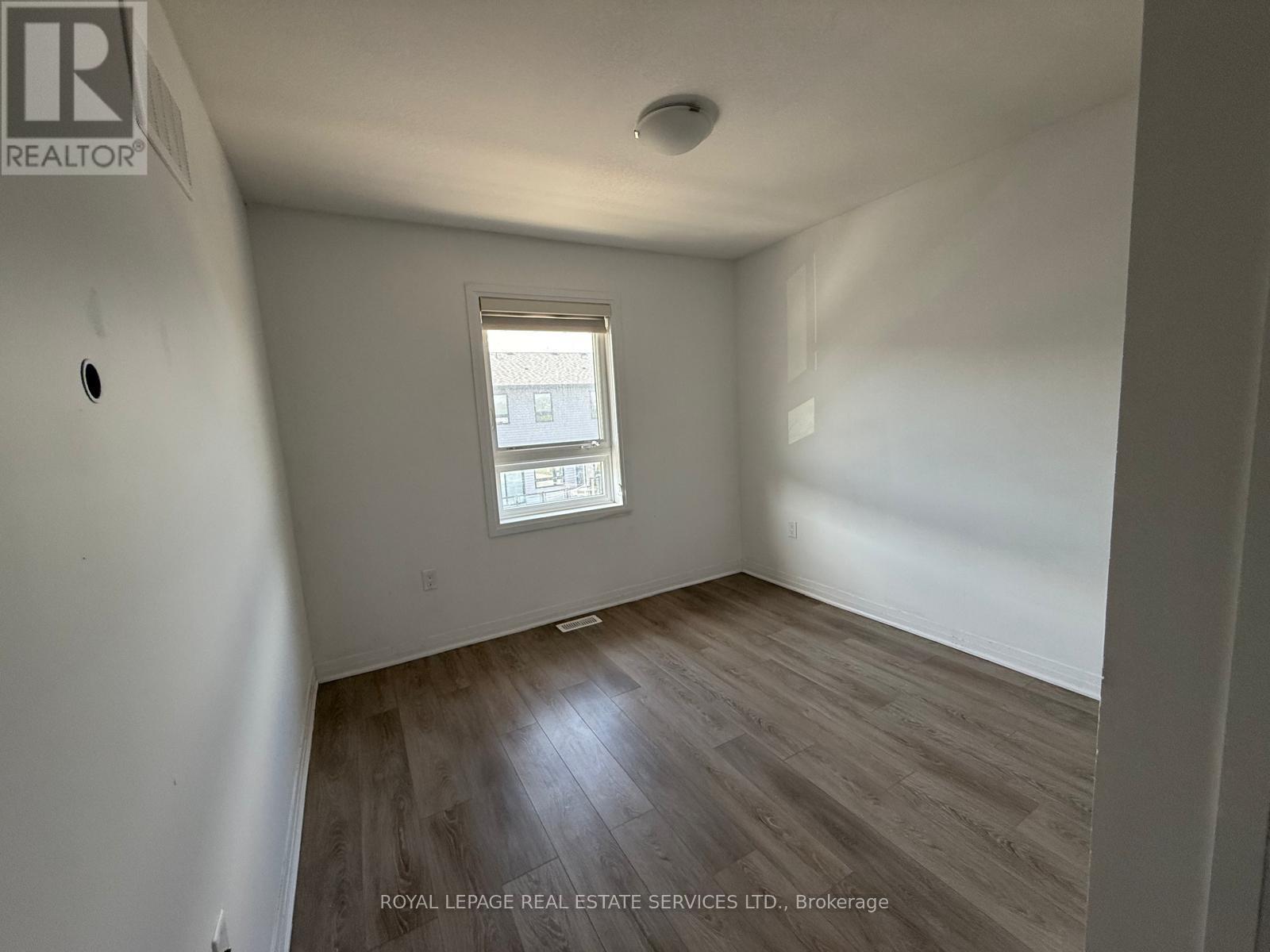 70 - 51 SPARROW AVENUE