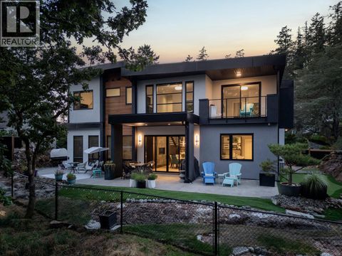 4673 Boulderwood Dr Saanich BC V8Y2P8