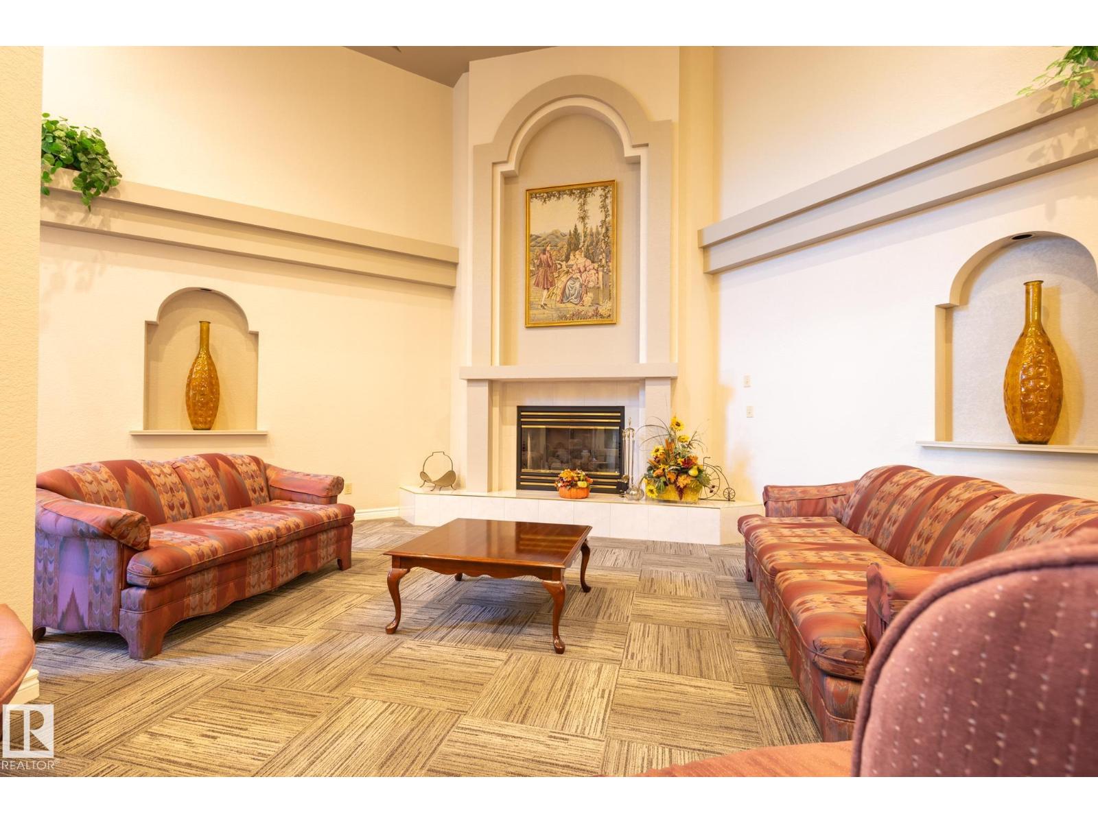 #404 10935 21 AV NW NW