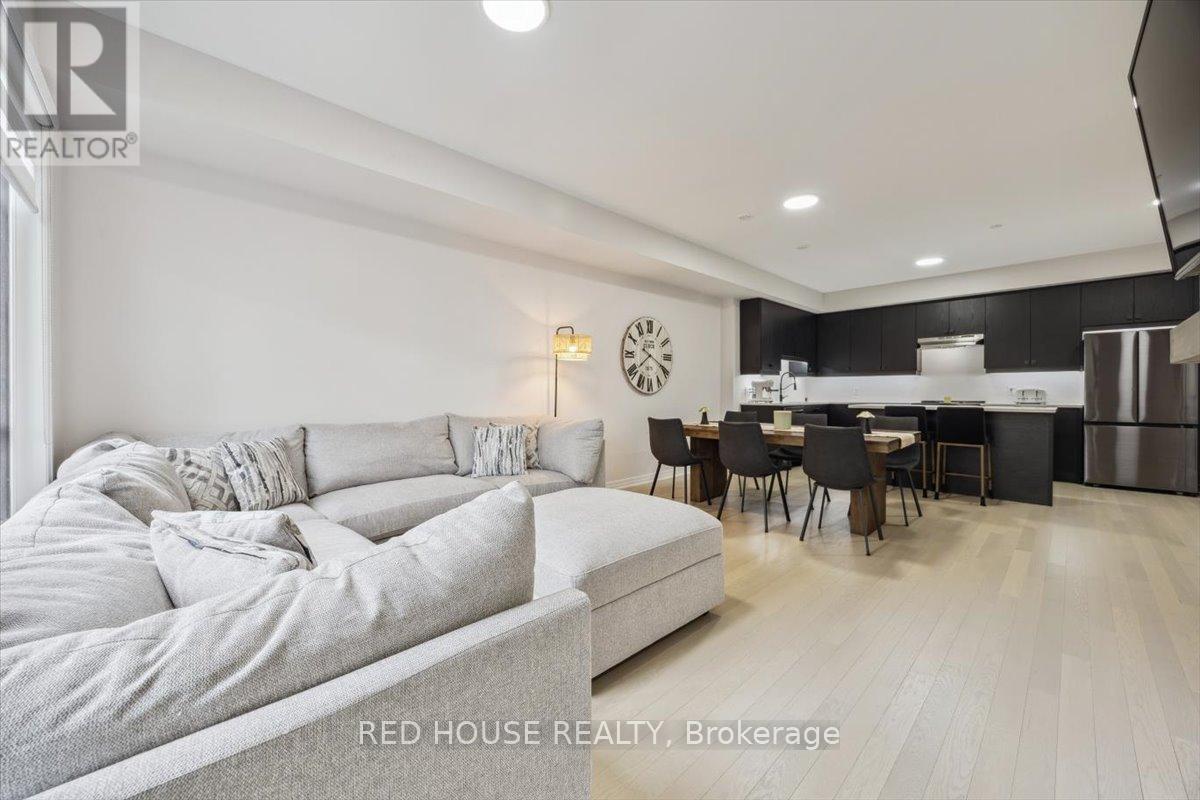 7 - 40 BAYNES WAY