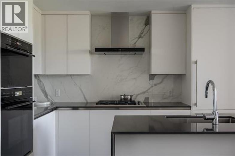 301 717 W 17TH AVENUE