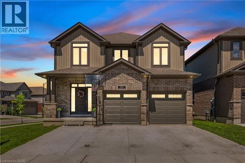 151 MOUNTAIN HOLLY Court Waterloo ON N2V0E1