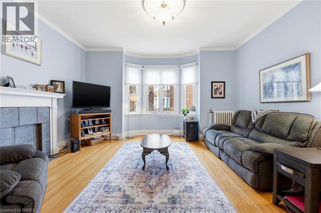 54 DUFFERIN Avenue Unit# 1