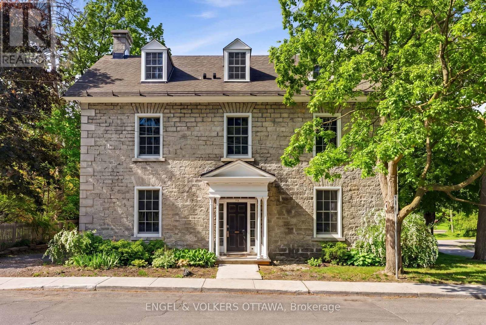 35 MACKAY STREET