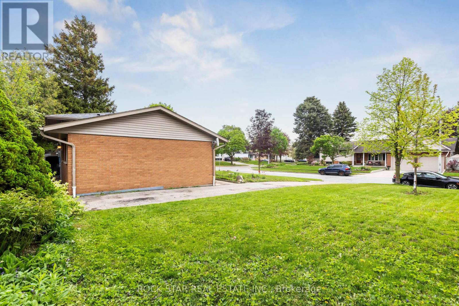 130 HUDSON CRESCENT