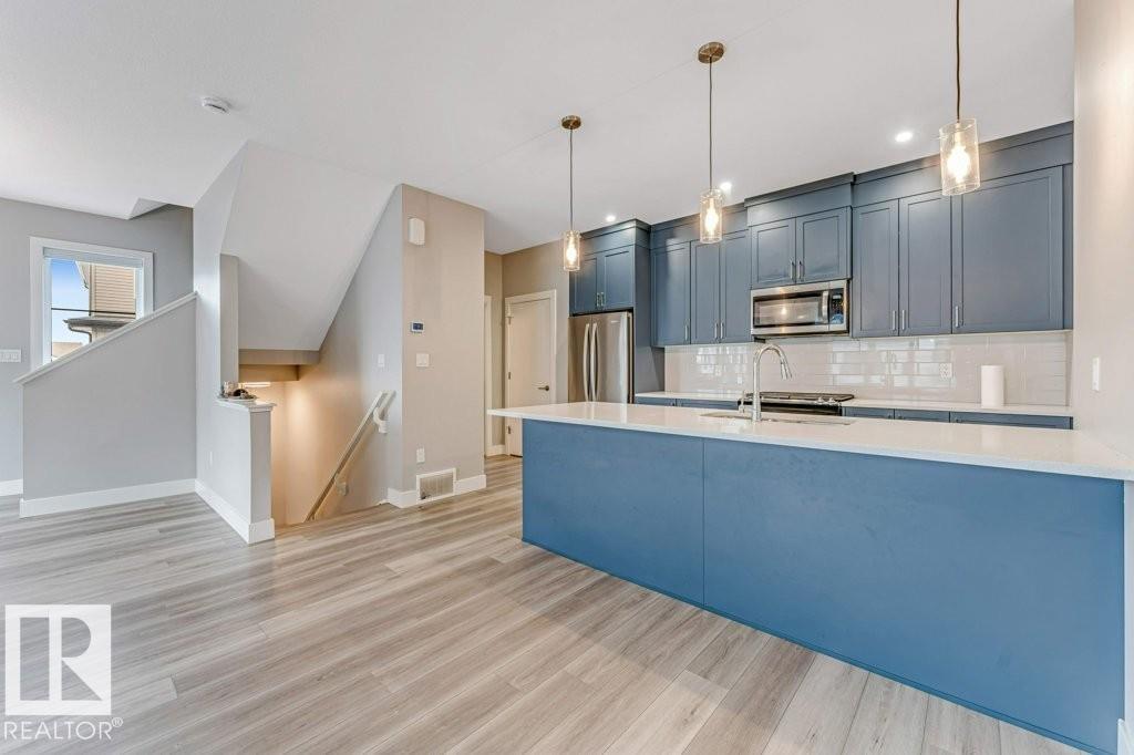 #70 6905 25 AV SW SW