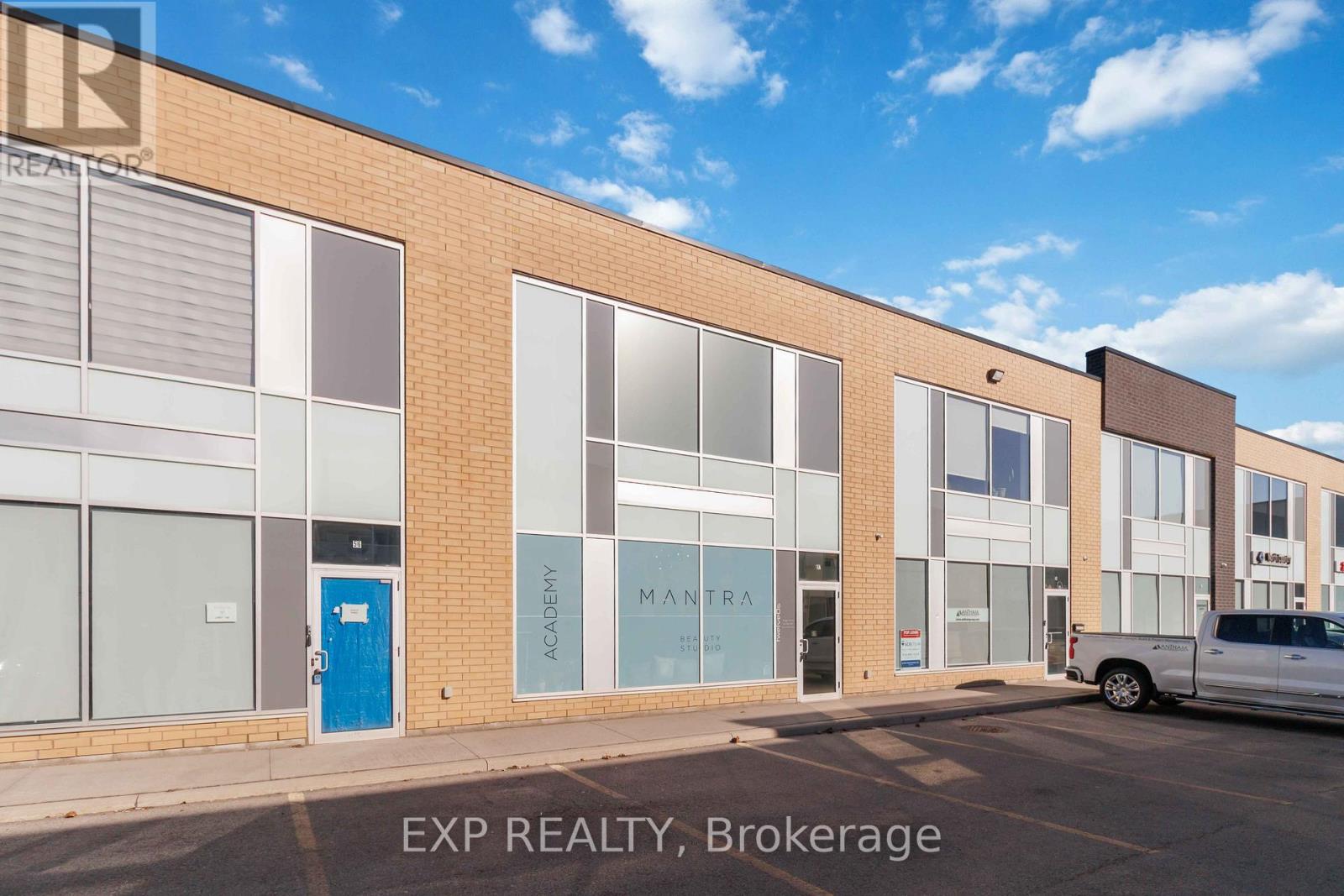 57 - 1215 QUEENS WAY E