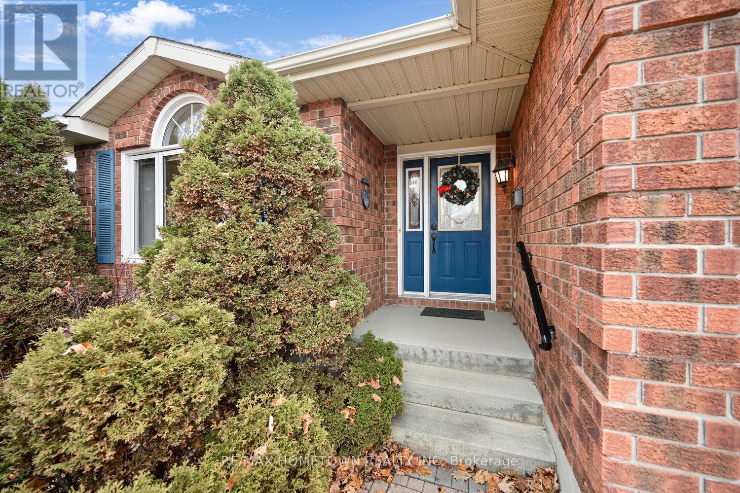 1095 BRIDLEWOOD DRIVE